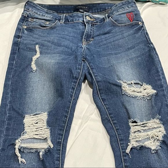 Delina Distressed‎ Embroidered Skinny Jean - Picture 9 of 16